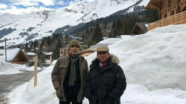 Prabowo Subianto pose di tengah salju Vienna, Austria.