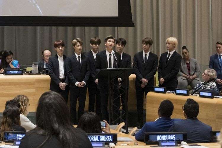 BTS saat tampil di sidang Majelis Umum di markas besar PBB di New York pada 24 September 2018. (Foto: AFP)