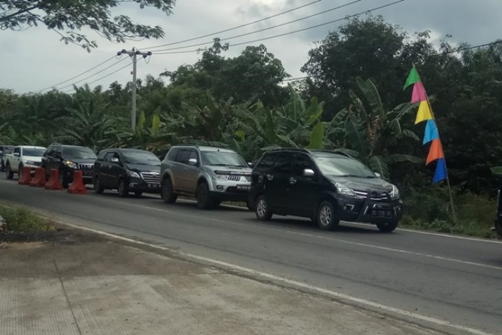 Kendaraan arus mudik memilih Jalinsum agar bisa mendapatkan BBM (Foto: Antara/Raharja)