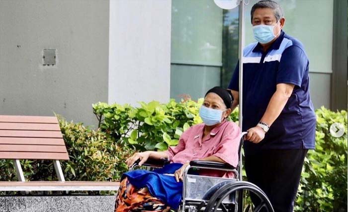 SBY dan Ibu Ani di National University Hospital (NUH) Singapura. (Foto:Antara)