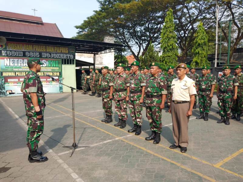 Dandim 0815 Mojokerto Saat Pimpin Apel Pemberangkatan Cuti Lebaran