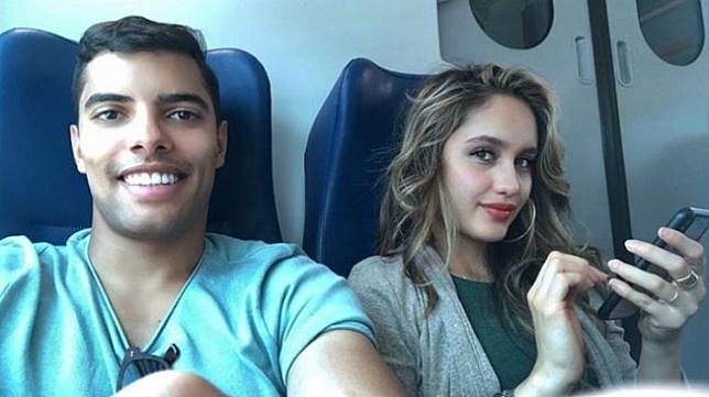 Cinta Laura Khiel dengan mantan pacarnya, bule Amerika Latin bernama Frank Gracia.