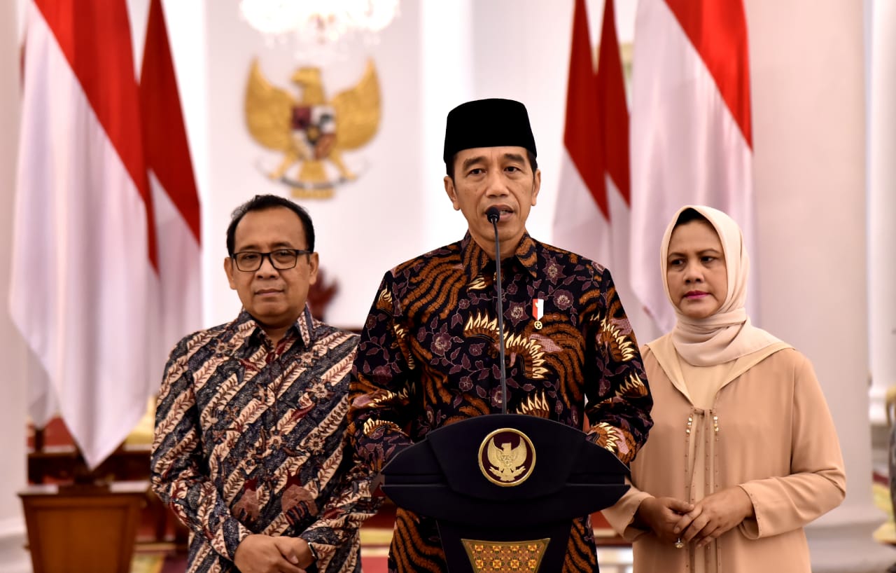 Presiden Jokowi didampingi Ibu Negara Iriana Widodo dan Menseneg M Pratikno, saat menyampaikan belasungkawa atas wafatnya Ibu Ani Yudoyono, Sabtu 1 Juni 2019  (Foto: Biro Pers Setpres)