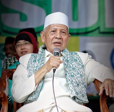 KH Sya’roni Ahmadi. (Foto: nu for ngopibareng.id) 