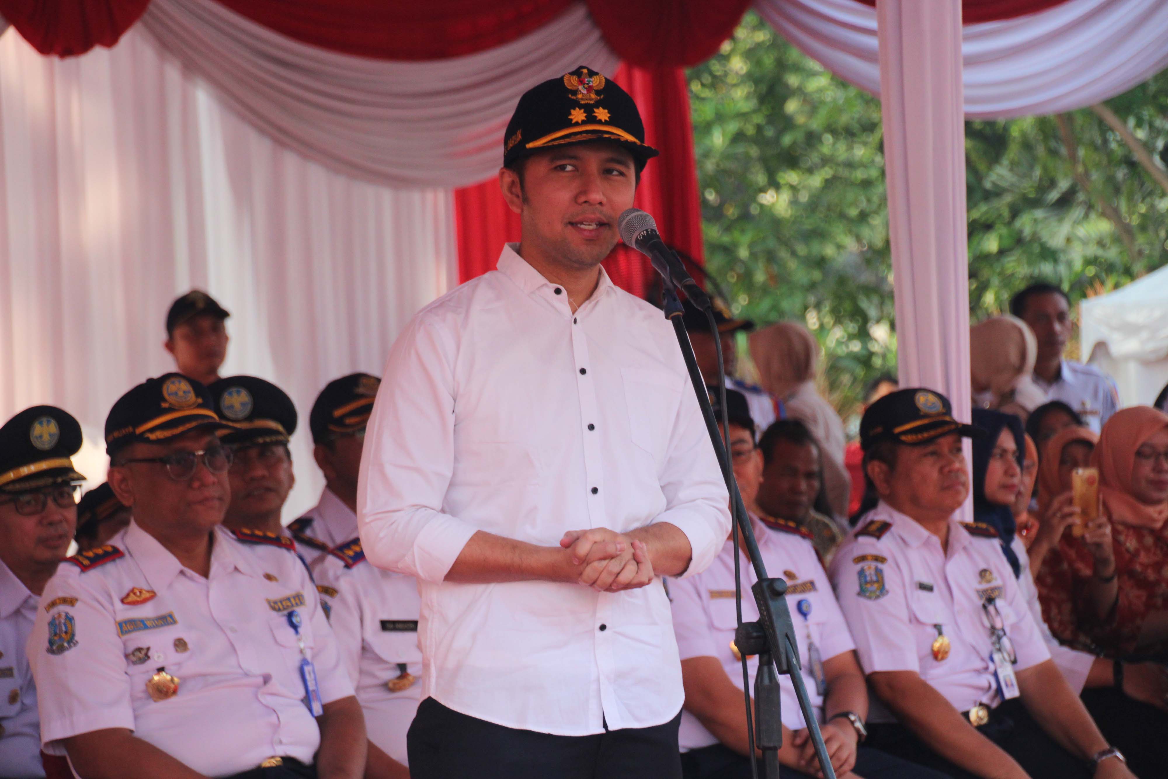 Wagub Jatim, Emil Dardak saat memberi sambutan di acara Mudik Gratis Bareng Pemprov Jatim. (Foto: Faiq/ngopibareng)