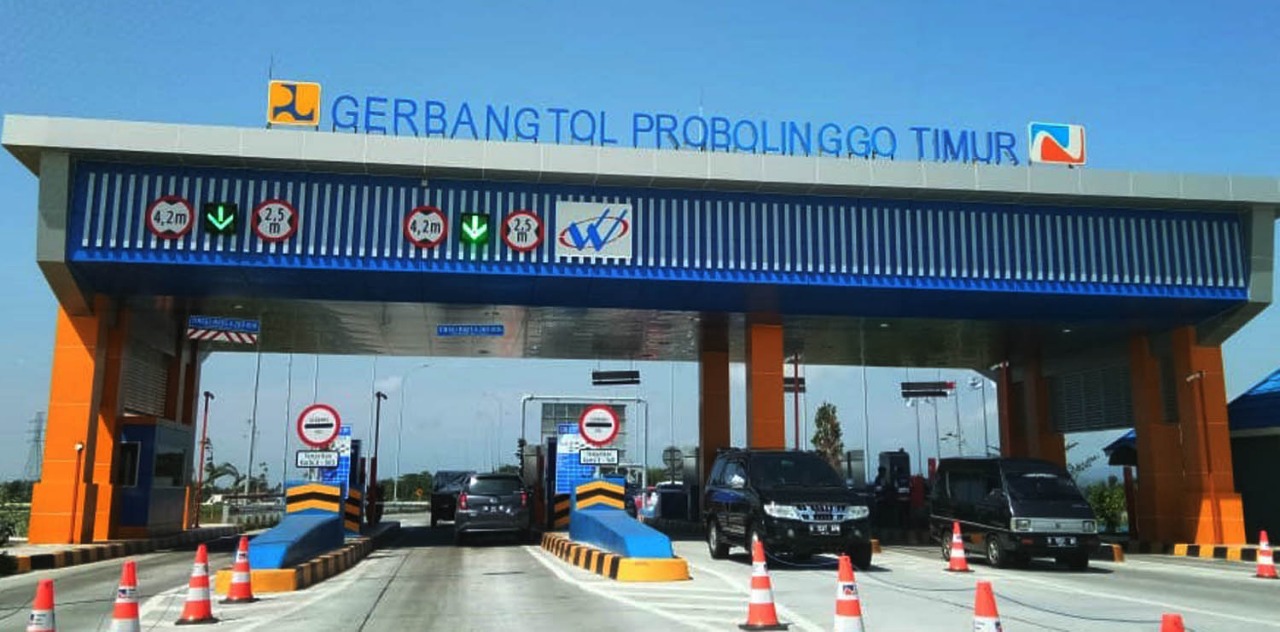 SUASANA di Gerbang Tol Probolinggo Timur, di Leces, Kabupaten Probolinggo. (Foto: Ikhsan/ngopibareng.id)