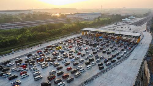 Arus mudik di gerbang tol. (Image from Google)