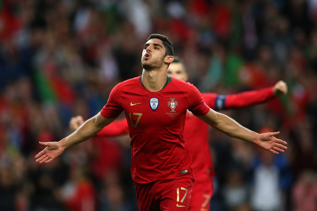 Goncalo Guedes lakukan selebrasi saat mencetak gol ke gawang Belanda. (Foto: Twitter/@UEFAEURO)