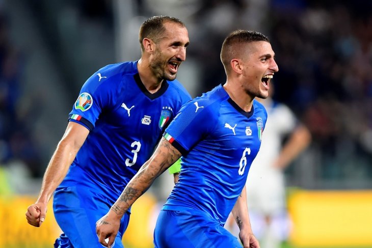 Gelandang serang tim nasional Italia Marco Verratti (kanan) merayakan golnya ke gawang Bosnia-Herzegovina dalam laga lanjutan kualifikasi Piala Eropa 2020 Grup J di Stadion Allianz, Torino, Italia, Rabu, 12 Juni 2019 dinihari WIB. (Foto: Ant))