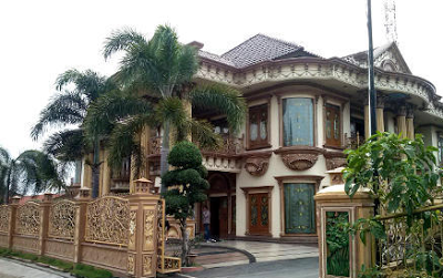 Rumah mewah Muzdalifah, peninggalan mendiang suami pertamanya, Haji Nurman.