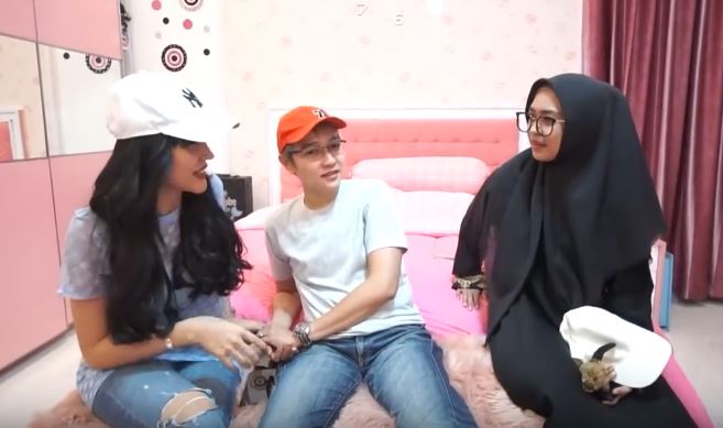 Lucinta Luna bersama Abas di akun YouTube Ria Ricis.