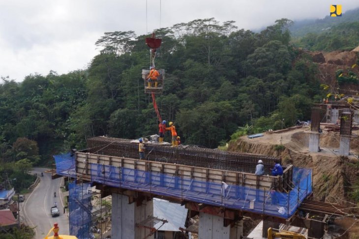 Pembangunan jalan pintas Mengwitani-Singaraja sepanjang 12,76 kilometer untuk mendukung pariwisata di Bali. (Dokumentasi Kementerian PUPR)