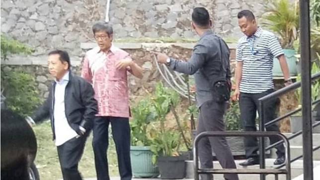 Setnov tengah berada di rest area KM 97 Tol Purbaleunyi arah Jakarta, pada September 2018. (Foto: Twitter @MuhammadRahInd3)
