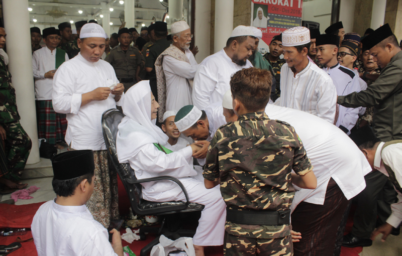 Habib Luthfi bin Yahya, Rais Am Jam'iyah Ahlith Thariqah Mu'tabarah An-Nahdliyah (JATMAN) saat Haul Sunan Ampel, (Foto: dok ngopibareng.id)