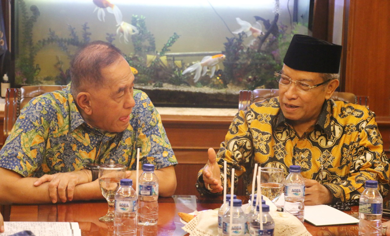 KH Said Aqil Siroj, Ketua Umum Pengurus Besar Nahdlatul Ulama (PBNU), bersama Menteri Pertahanan Jend TNI (Purn) Ryamizard Ryacudu di Gedung PBNU  Jakarta. (Foto: nu for ngopibareng.id)