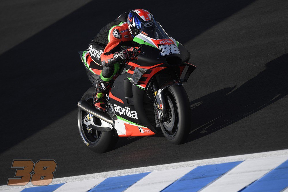 Pembalap tes Aprilia, Bradley Smith. (Foto: Twitter/@