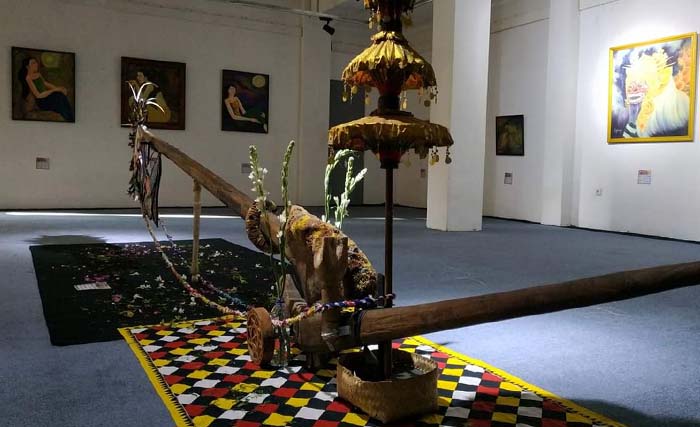 Suasana ruangan pameran bersama 10 pelukis Kediri, di Galeri Prabangkara, Taman Budaya Jatim, Surabaya. (Foto:JK)