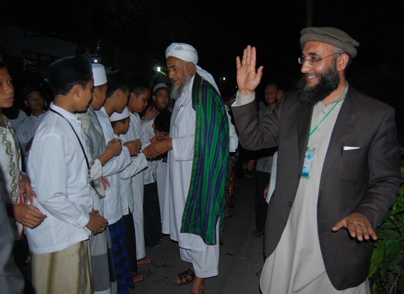 Ulama Afghanistan bersama santri NU di pesantren. (Foto: nu for ngopibareng.id)