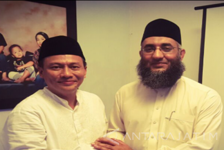   Ketua Nahdlatul Ulama Afghanistan (NUA) pertama Dr Fazal Ghani Kakar, bersama Ketua PCNU Kota Bogor Ifan Haryanto. (Foto: antara)