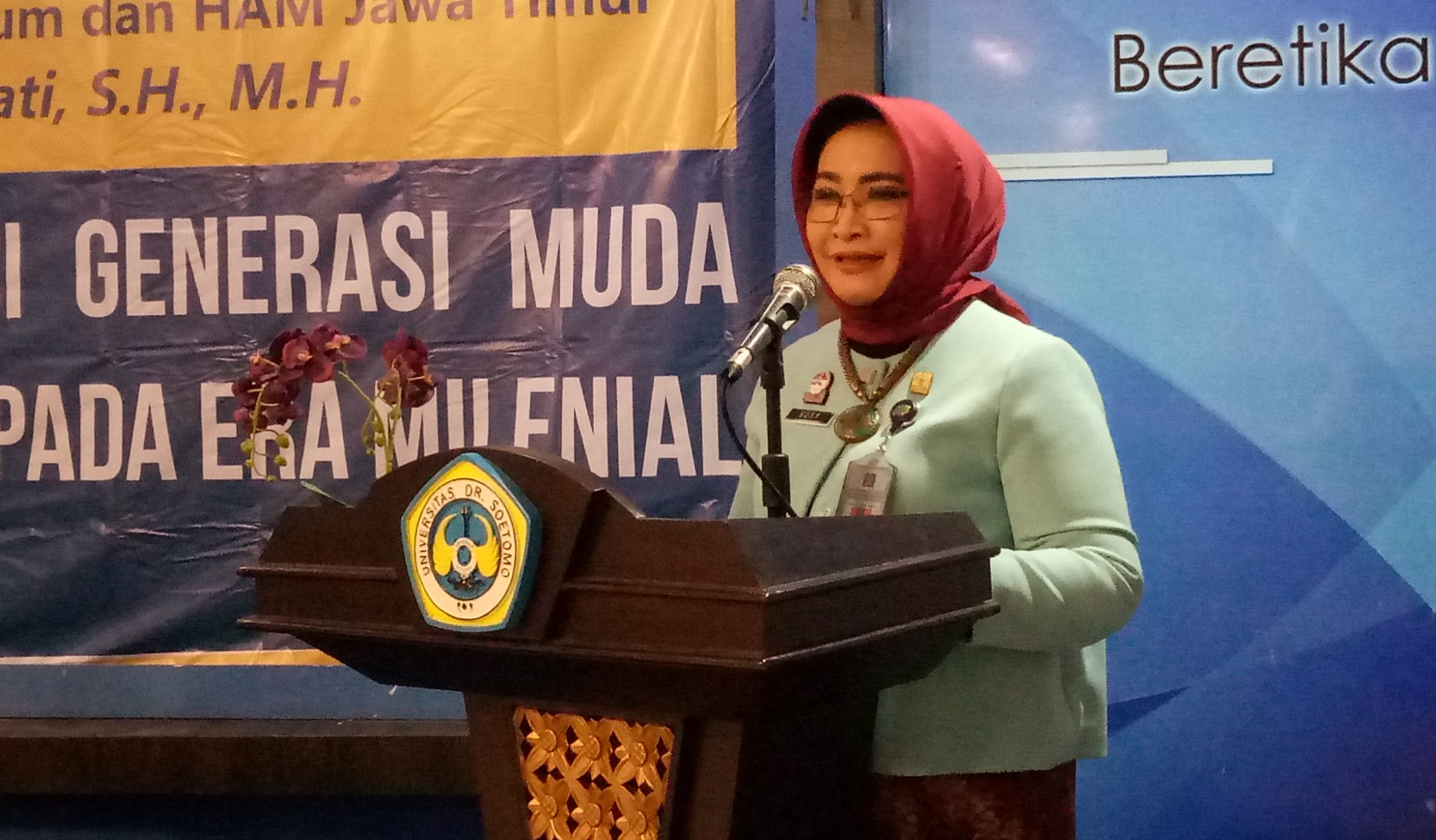 Kepala Kanwil Kemenkumham Jatim, Susy Susilawati sebagai pembicara di kuliah tamu Peningkatan Kompetensi Generasi Muda Di Bidang Hukum dan HAM pada Era Milenial' Kamis, 20 Juni 2019. (Foto: Pita/ngopibareng.id) 