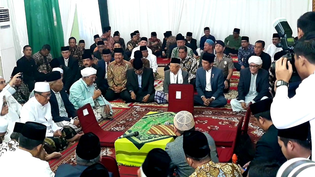 Presiden Jokowi menghadiri akad nikah putri dari Rais Am PBNU KH Miftachul Akhyar di area Pondok Pesantren Miftachus Sunnah, Surabaya, Kamis, 20 Juni 2019. (Foto: Biro Pers Setpres)