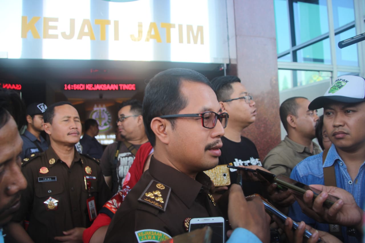 Aspidsus Kejati Jatim, Didik Farkhan Alisyahdi usai memeriksa wali kota Surabaya, Tri Rismaharini. (Foto: Faiq/ngopibareng)