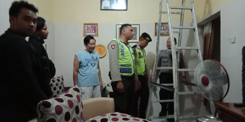 Polisi mengidentifikasi rumah Puguh. (Foto: Istimewa)