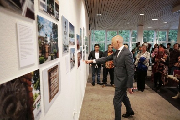 Pameran foto Masjid Nusantara oleh Alif.id dalam rangka Konferensi ke-3 PCINU Belanda. (Foto: nu for ngopibareng.id)