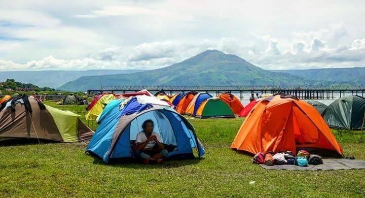 Tenda 1000 jadi satu, seperti minion dalam film sepertinya. Asikkk. (Foto:dok Dispar Toba)