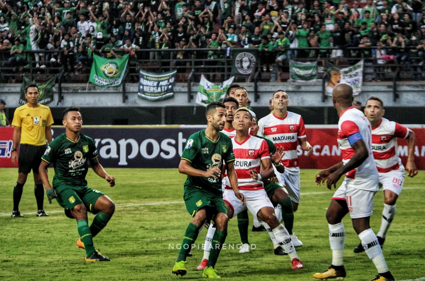 Persebaya vs Madura United di babak 8 besar Piala Indonesia. (foto: Haris/ngopibareng.id)