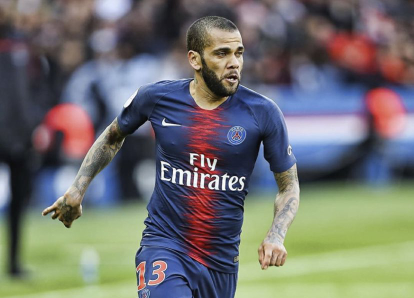 Dani Alves akan kembali bertualang bersama klub baru. (Foto: Twitter/@DaniAlvesD2)