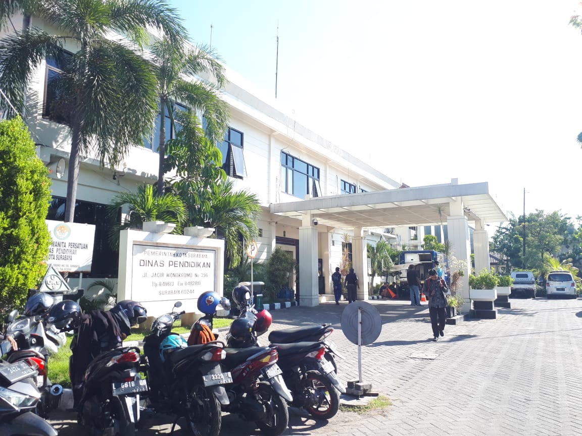 Suasana Kantor Dinas Pendidikan Surabaya. (Foto: Alief/ngopibareng.id)