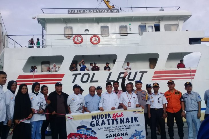 Kapal tol laut KM Sabuk Nusantara yang digunakan saat arus mudik dan arus balik di wilayah Maluku Utara pada Lebaran 2019. (Foto: dok/antara)