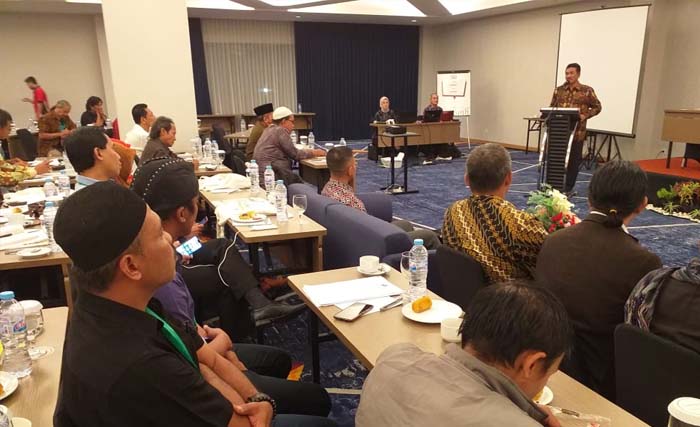 Kepala Dinas Budpar Jatim Sinarto memberi sambutan pada pembukaan Musda DKJT di Sidoarjo, Selasa malam. (Foto:anis)