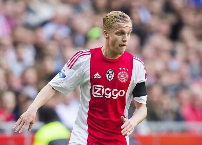 Donny van de Beek menjadi opsi pengganti bila Real Madrid gagal dapatkan Pogba. (Foto: Twitter/@