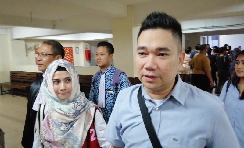 Vanessa Angel, terdakwa kasus prostitusi online, jalani sidang di PN Surabaya. (Foto: Farid/ngopibareng.id)