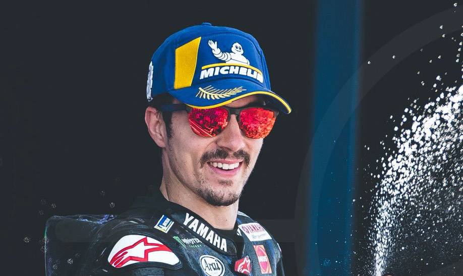 Pembalap Monster Energy Yamaha, Maverick Vinales tampaknya masih kesal pada Lorenzo. (Foto: Twitter/@