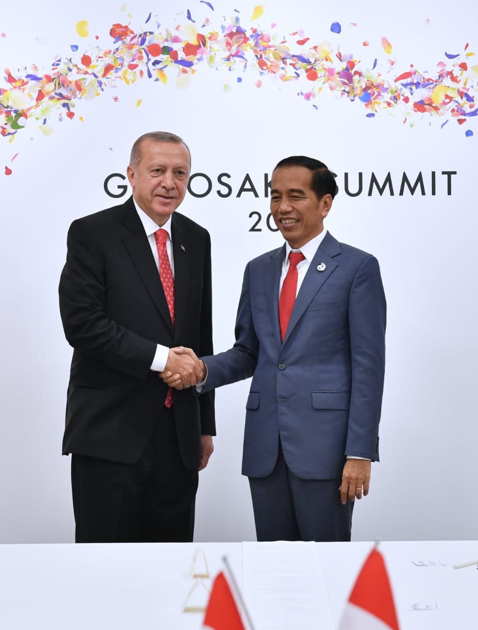 Presiden Turki Erdogan saat menyampaikan keinginannya kepada presiden Jokowi untuk berkunjung ke Indonesia.( foto: Biro Pers Setpres)