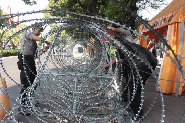 Kawat berduri terpasang mulai Sabtu 29 Juni 2019. (Foto: dok/antara)