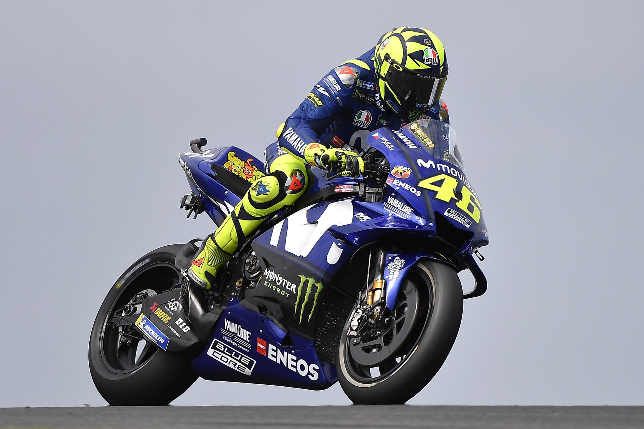 Kondisi kesehatan Valentino Rossi menurun di sejak sesi FP3. (Foto: Twitter/@ValeYellow46) 