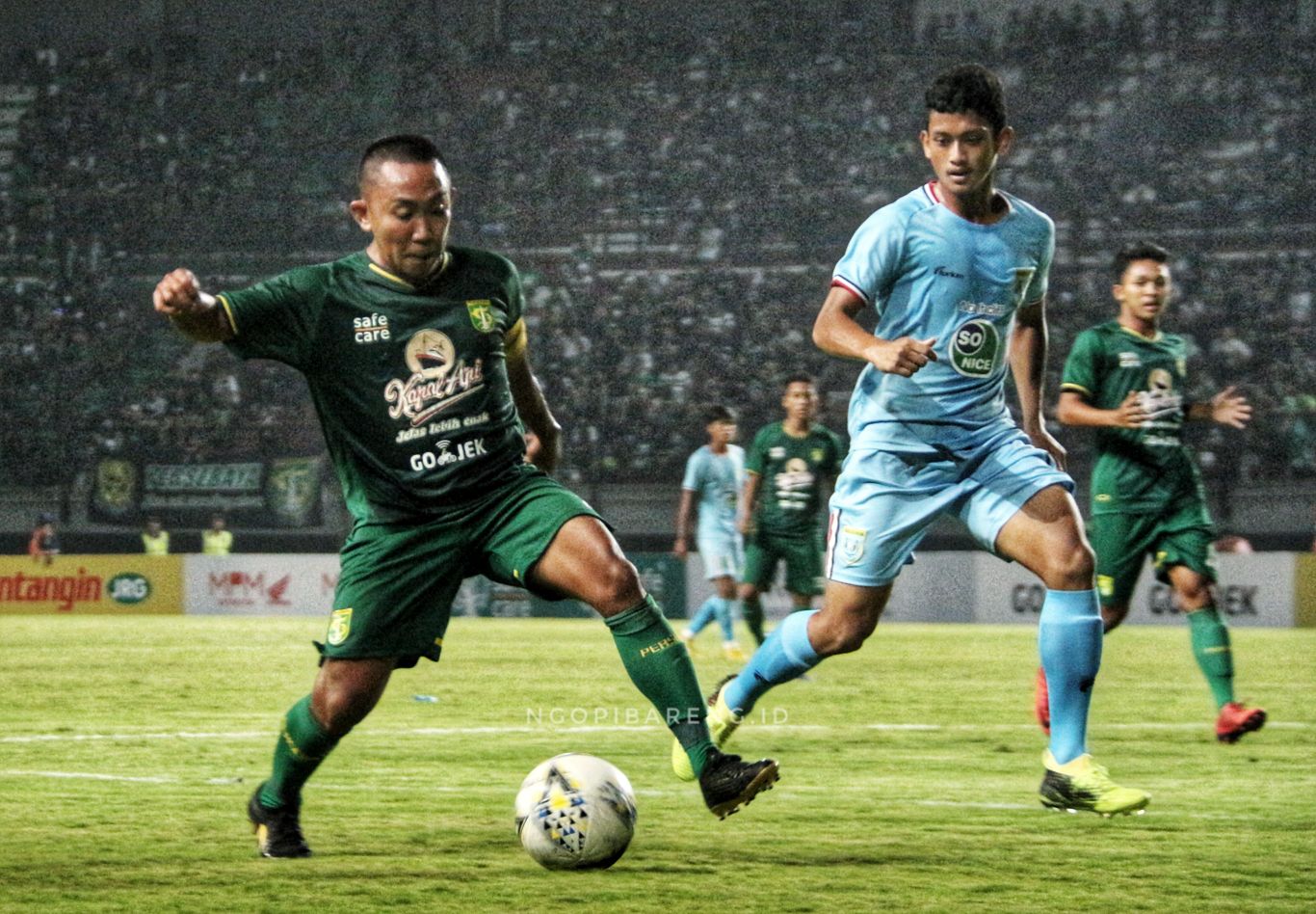 Persebaya vs Persela. (foto: Haris/ngopibareng.id)