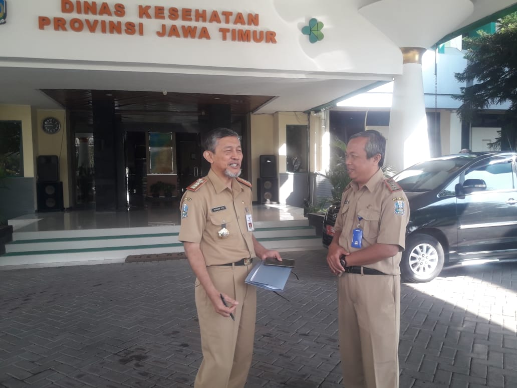 Kepala Dinkes Jatim Kohar Hari Santoso (kanan). (Foto: Farid/ngopibareng.id)