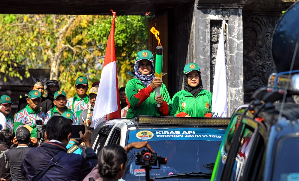 Kirab api menuju Pendopo Pemkab Bojonegoro, Senin 1 Juli 2019 pagi. (Foto: Erfan Hazransyah)