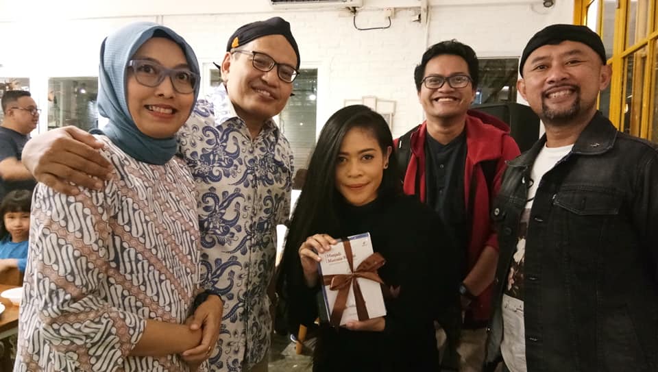 Gus Ulil bersama acara Picnikustik digelar Komunitas Musisi Mengaji (Komuji) Jakarta. (Foto: ienas tsuroiya for ngopibareng.id) 