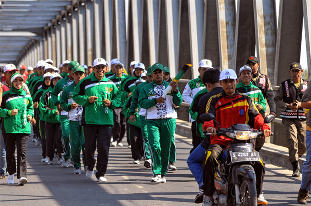 Kirab Api Porprov di Kota Tuban. (Foto: Erfan/ngopibareng.id)