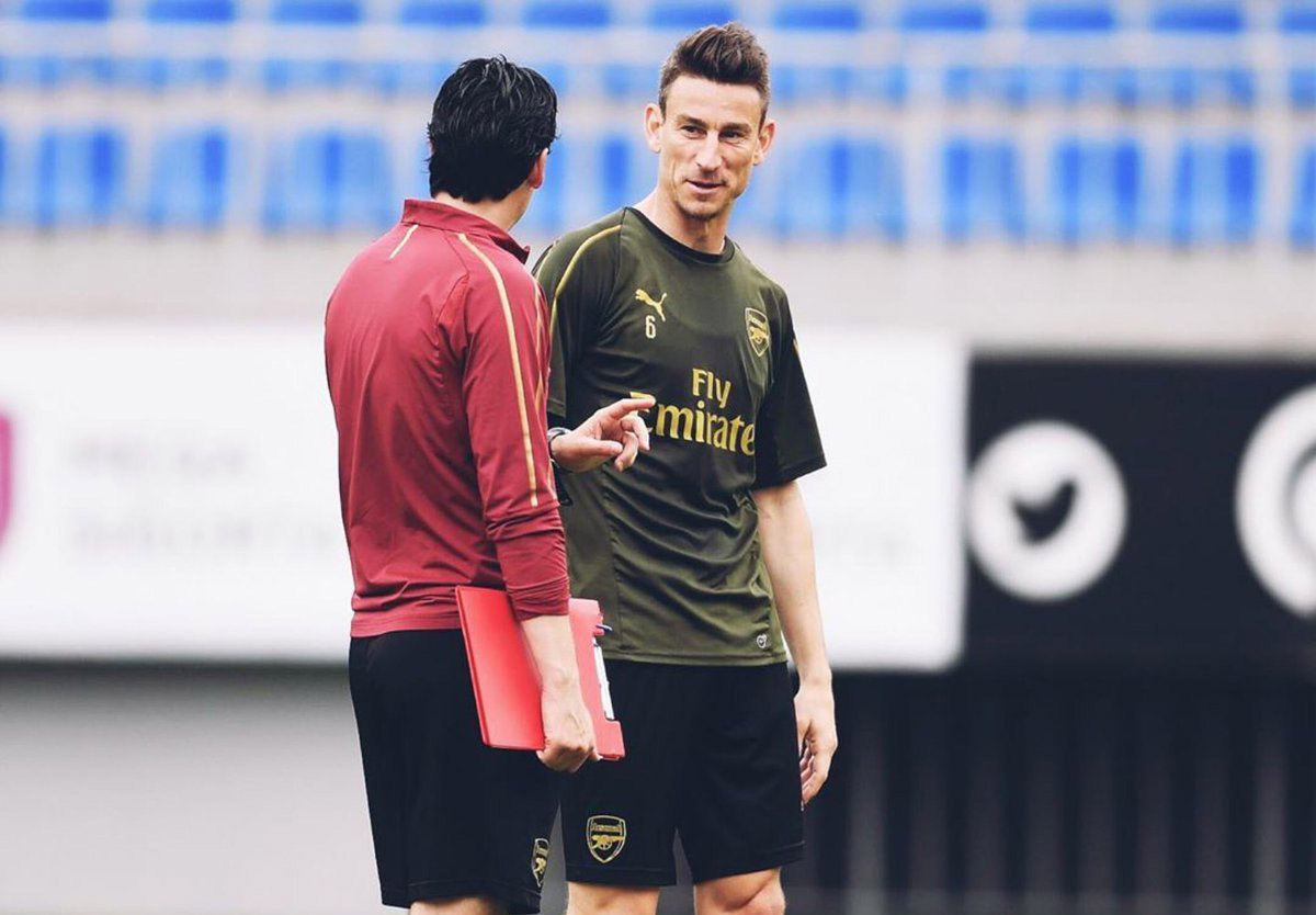 Kapten dan bek tengah Arsenal, Laurent Koscielny sedang didekati Bordeaux. (Foto: Twitter/@Arsenal)