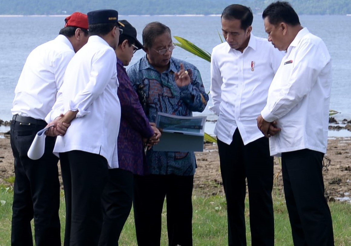 Presiden Joko Widodo saat meninjau kawasan KEK di Minahasa Sulut. Kamis 4 Juni 2019. (Foto: Biro Pers Setpres).