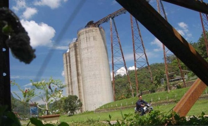 Silo bekas tempat penyimpanan batubara di Kota Sawahlunto, Sumbar yang masih merupakan aset PT Bukit Asam unit pertambangan Ombilin, menjadi salah satu bukti kejayaan tambang batubara Sawahlunto pada masa lalu. (Foto: Antara/Iggoy el Fitra)