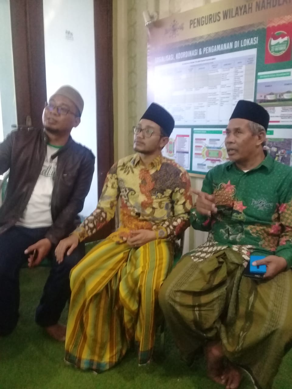 KH Marzuki Mustamar (kanan) dan KH Abdussalam Shohib. (Foto: hansen for ngopibareng.id)