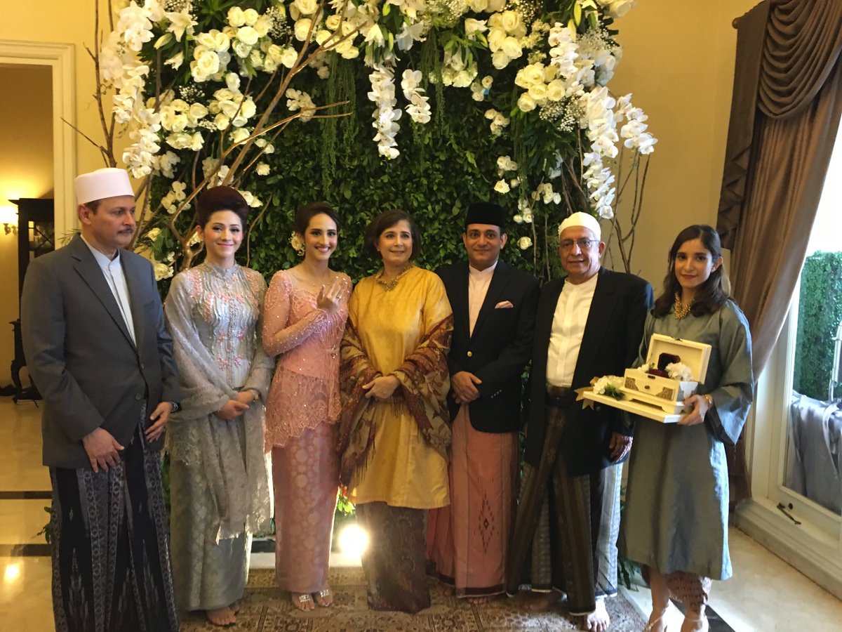 Ketua DPP Partai Solidaritas Indonesia (PSI) Tsamara Amany bertunangan dengan dosen New York University, Profesor Ismail Fajrie Alatas, Minggu 7 Juli 2019. (Foto: Dok. Pribadi)